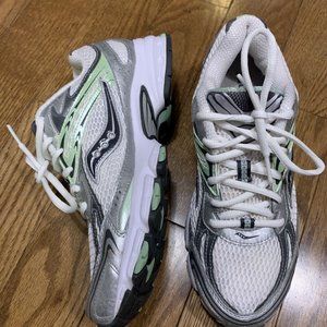 Size 9.5 - Saucony Ignition 4 Green